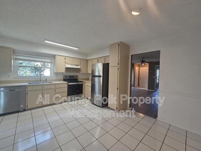 Building Photo - 1410 Bramblewood Dr