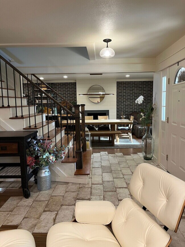 Building Photo - 10739 E Crestridge Cir