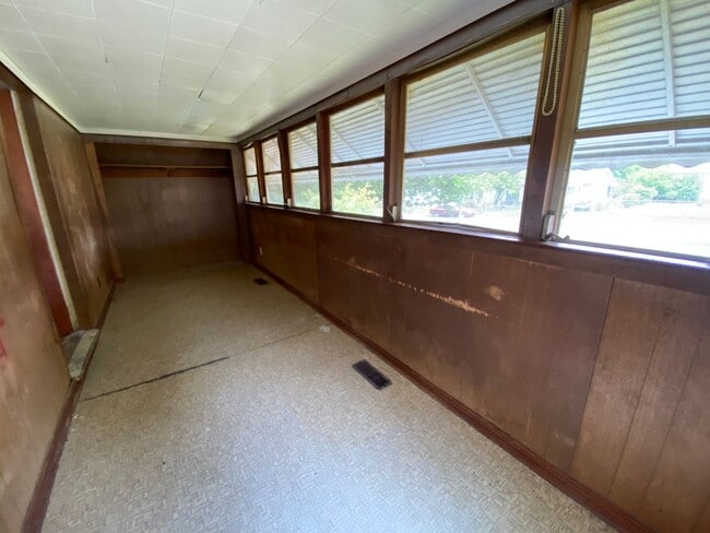 Building Photo - 2 Bedroom, 1 Bath Home in East Rome!