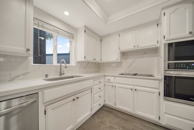 Building Photo - Wonderful Home with a Boat Slip and a Comm...