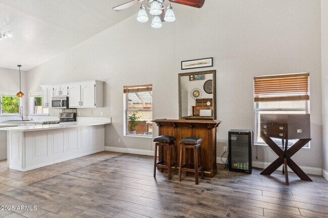 Building Photo - 758 S Lagoon Dr