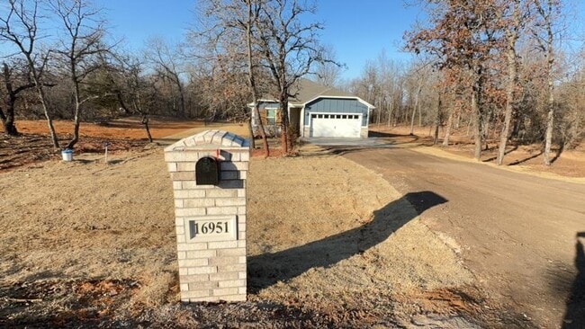 Building Photo - 16951 Buck Cir