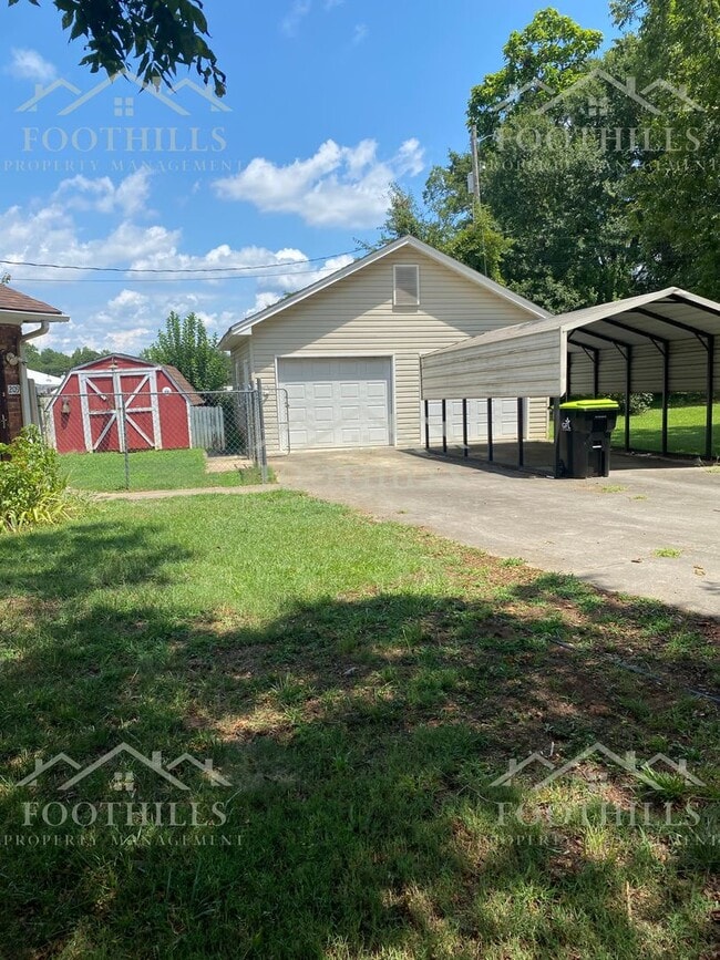 Building Photo - 209 Brentwood Cir