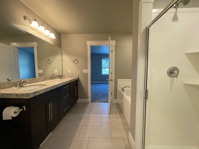 Building Photo - Move-In Ready Home in the Heart of Sandy