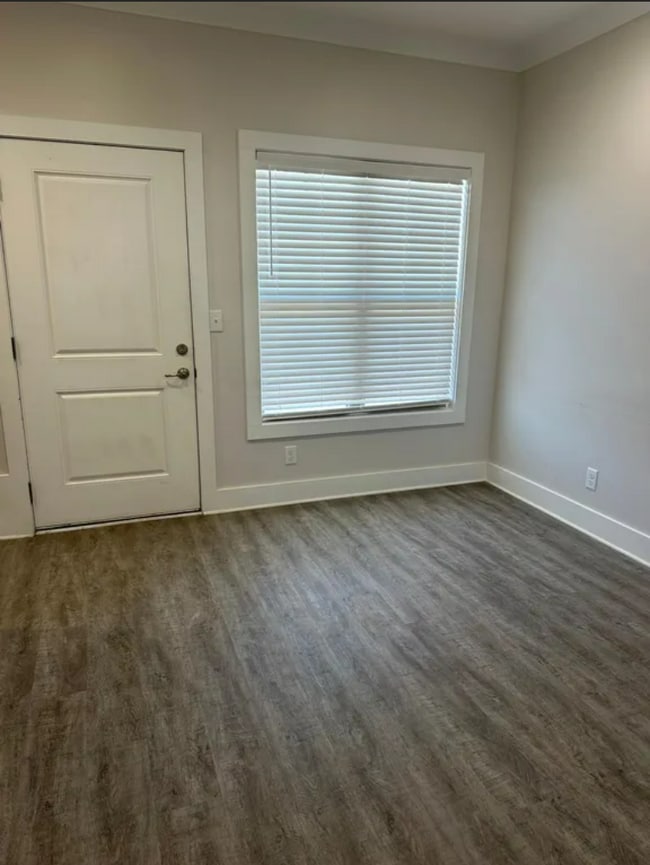 Building Photo - 145 Bellvue Dr