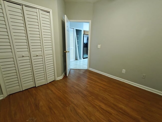 Building Photo - Cozy 2 Bedroom Condo on Ground Floor