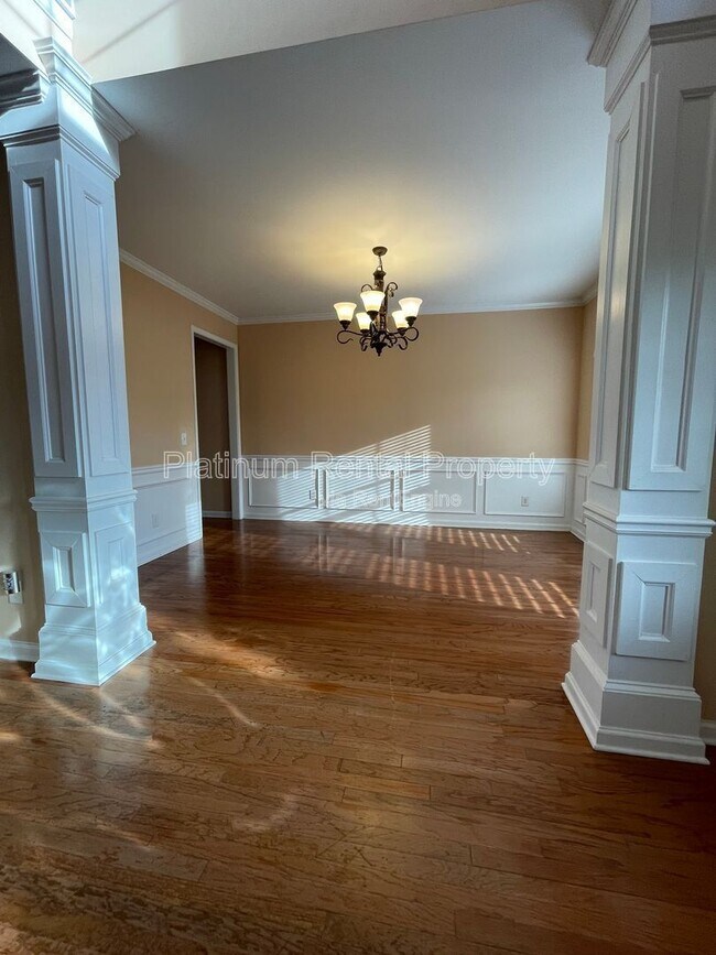 Building Photo - 2126 Malden Hill Dr