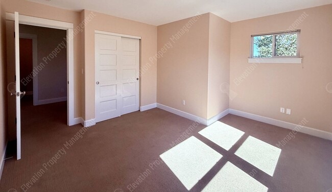 Building Photo - Modern 3 BR home in NE Bend near Orchard Park