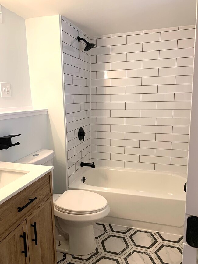 Building Photo - 1943 N Winchester Ave