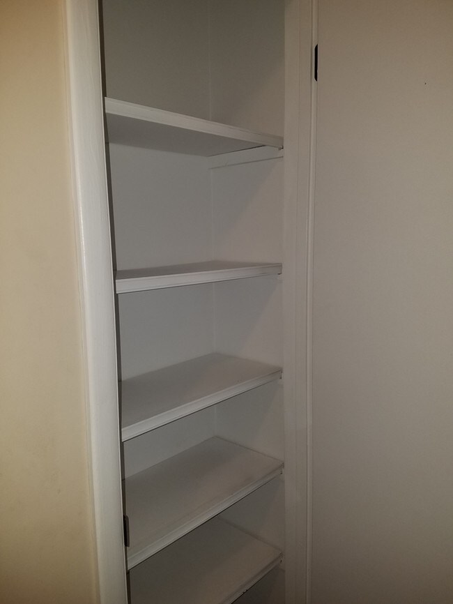 Building Photo - 2 BRM CONDO