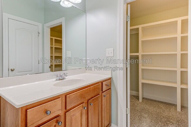 Building Photo - 2041 Jadewood Dr