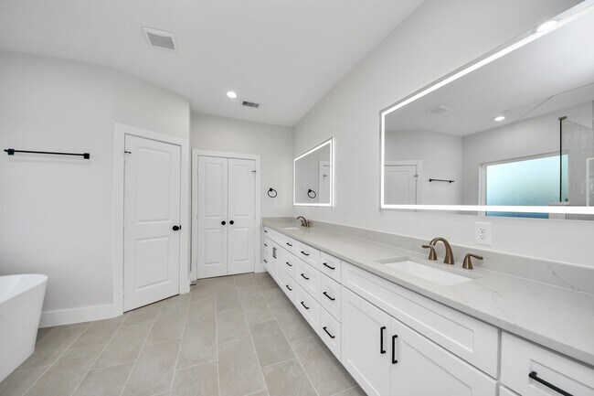 Building Photo - 8306 Comal St