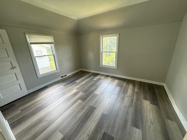 Building Photo - 6547 Bedford Ave