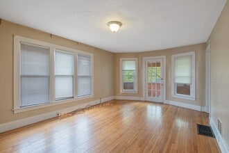 Building Photo - 519-521 Clarendon Street