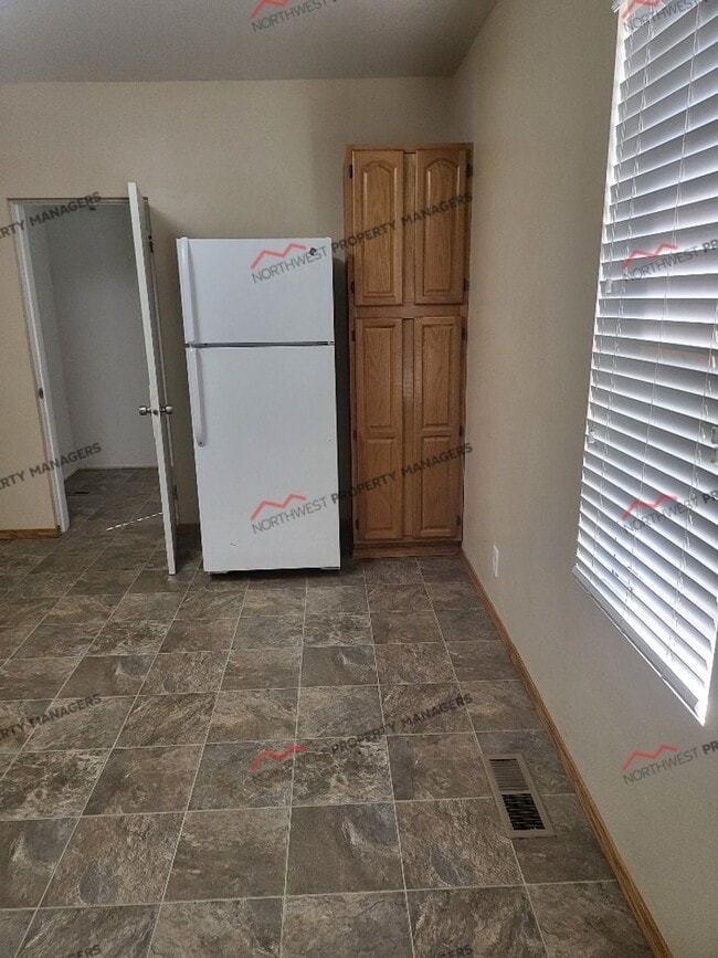 Building Photo - STATUS: *AVAILABLE* | R28 | $1895 + $100 FLAT RATE FOR W/S