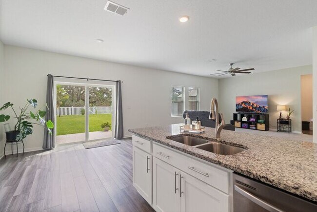 Building Photo - 4 Bed, 2.5 Bath Hidden Creek Home for Lease!