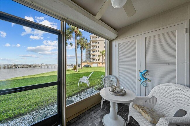 Building Photo - 6051 Sun Blvd