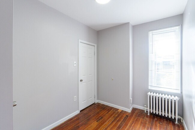 Building Photo - Point Breeze 3 bedroom South Philly