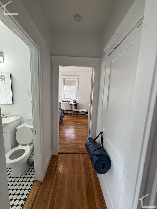 Building Photo - Spacious 2 bed in Allston.... Don't miss out!