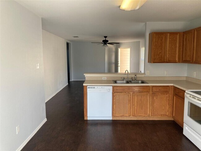 Building Photo - 3007 Crownover St