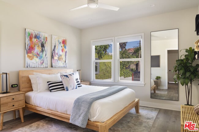 Building Photo - 725 N Harvard Blvd