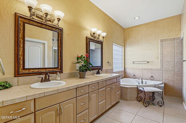 Building Photo - 312 Desert Garden Dr