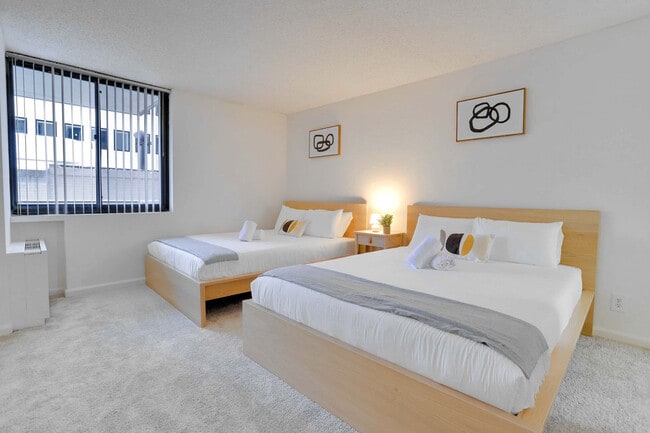 Building Photo - 320 23rd St S