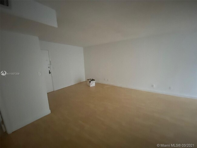 Building Photo - 17021 N Bay Rd