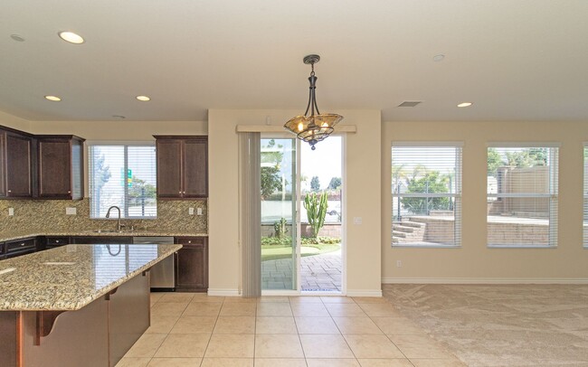 Building Photo - Beautiful Large Spacious Carlsbad Home wit...