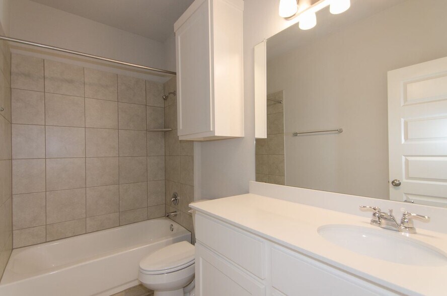 Building Photo - 2136 Pecan Island Dr