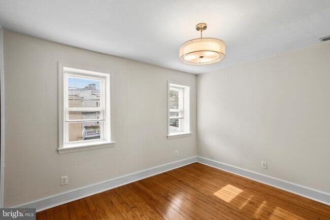 Building Photo - 1006 S Belnord Ave