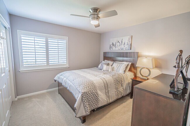 Building Photo - Expansive 5-Bedroom Home with Spa & Solar ...