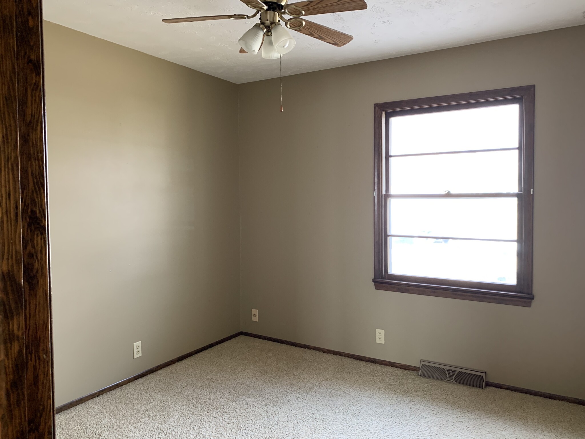 Building Photo - 10205 T Cir