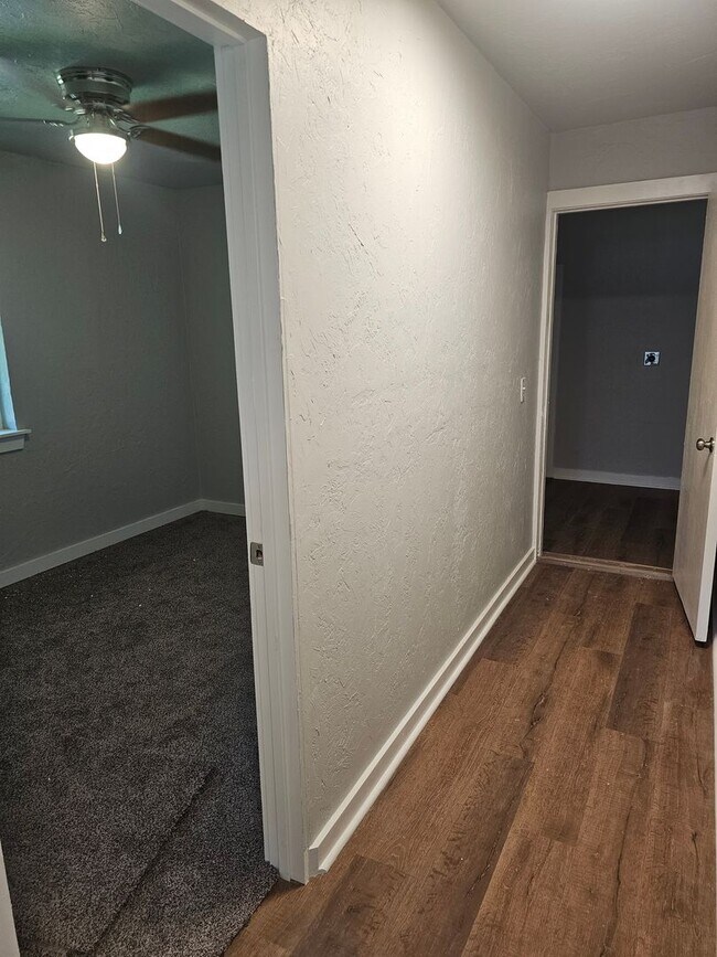 Building Photo - 3 bed 2 bath Newly Renovated Home For Rent