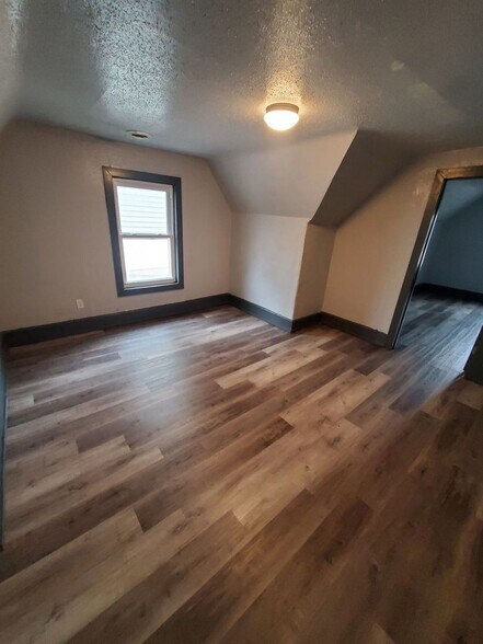 Building Photo - 330 W Concordia Ave
