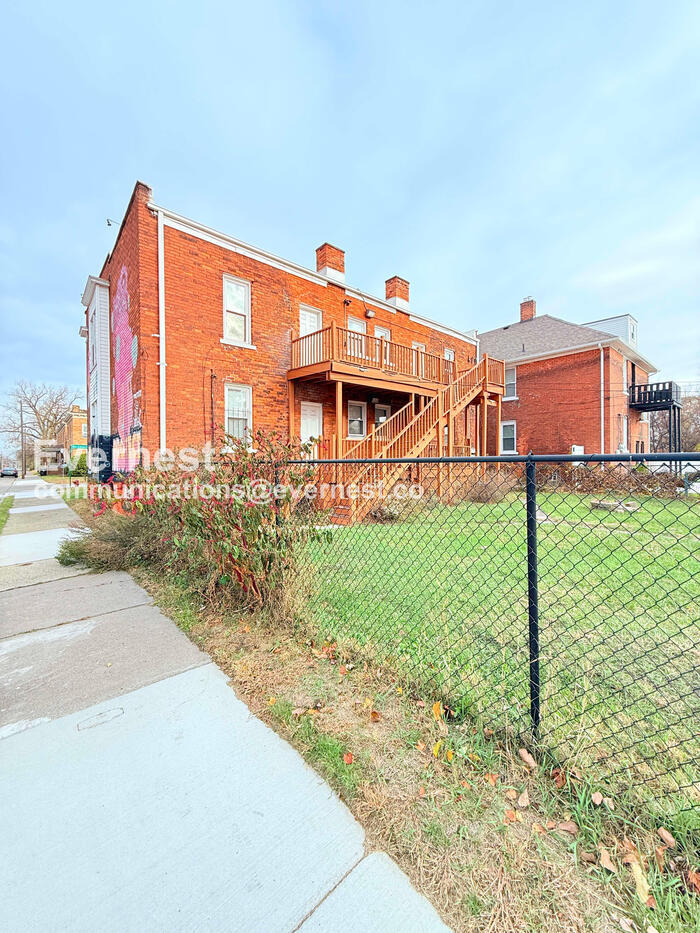 Building Photo - 506 Westminster St