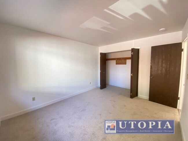 Building Photo - 136 Market St