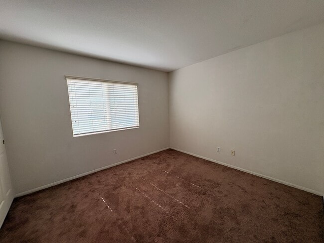 Building Photo - EASTVALE GREAT NEIGHBORHOOD- 4+2.5 EXECUTIVE HOME, QUIET NEIGHBORHOOD - AVAILABLE NOW!!! ONLY 2 C...
