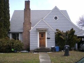 Building Photo - 468-470 NE Maiden Lane