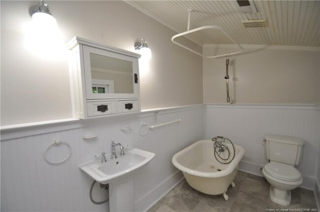 Building Photo - 310 N East St