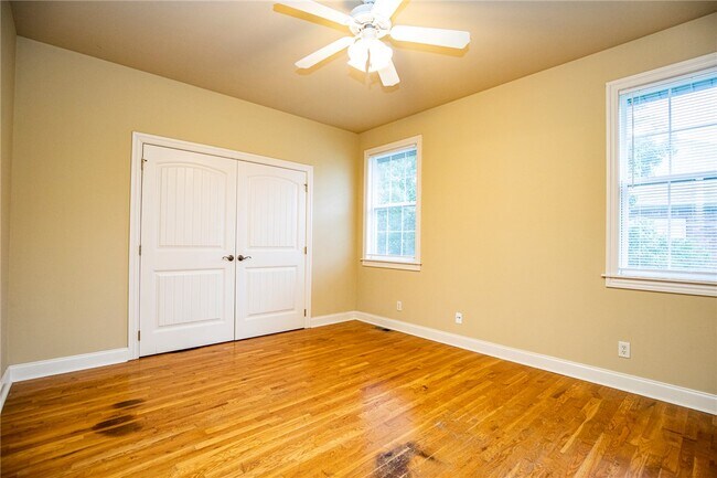 Building Photo - 605 Tunbridge Dr