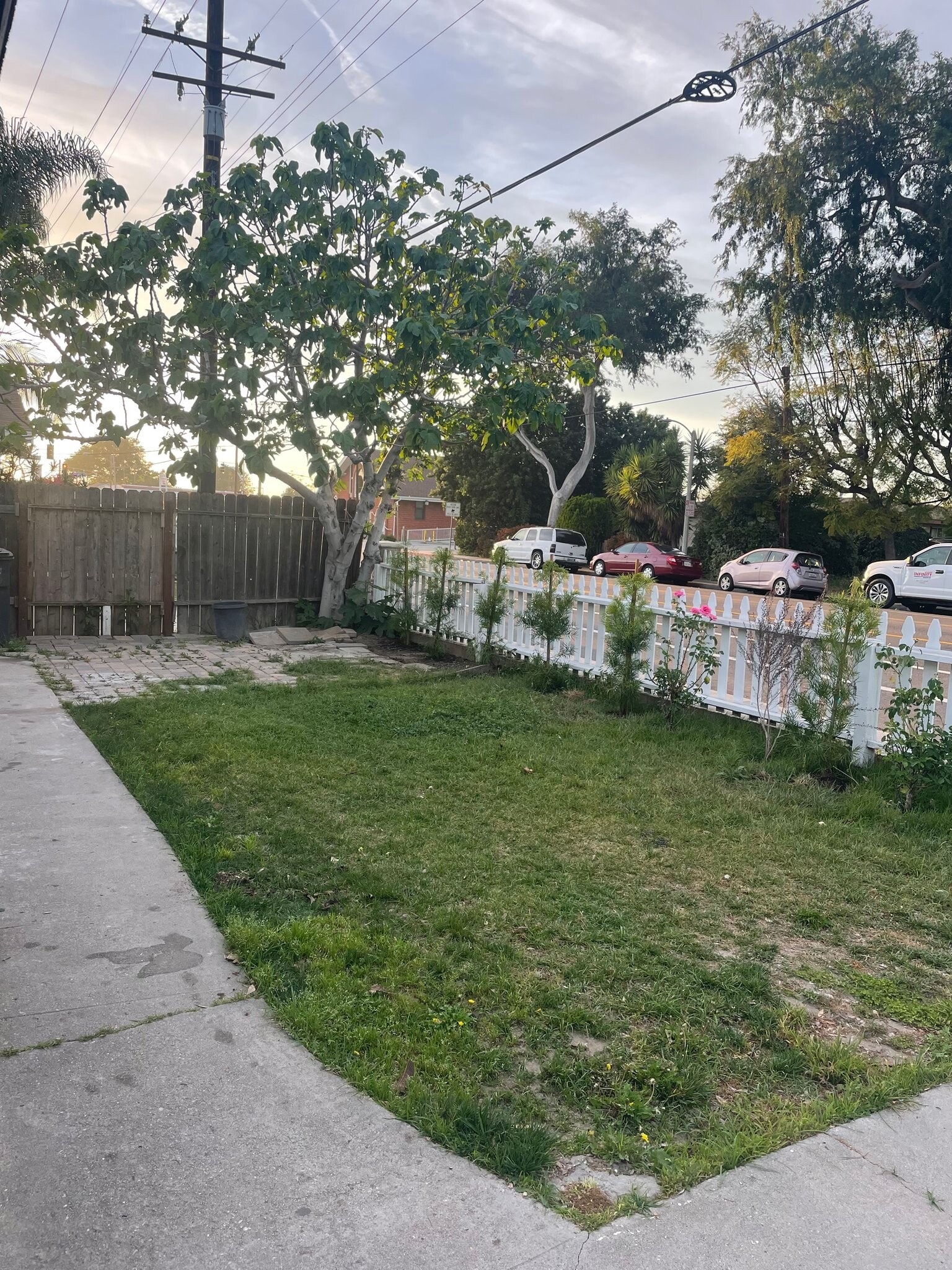 Building Photo - 3608 W Valencia Dr