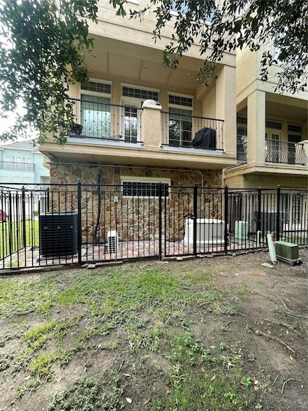 Building Photo - 9127 Harbor Hills Dr