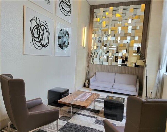 Building Photo - 999 SW 1st Ave