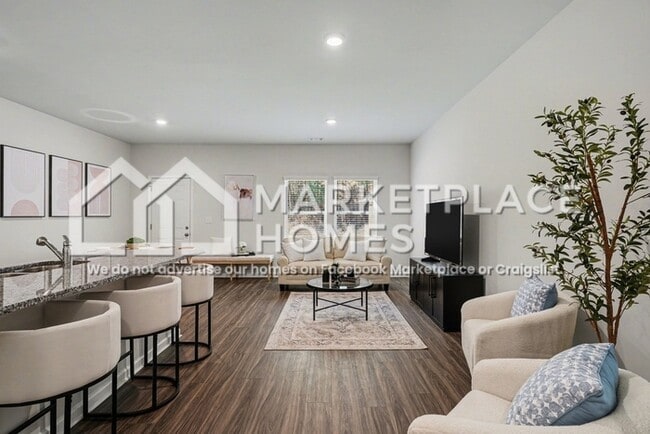 Building Photo - 425 Oakwood Dr NW