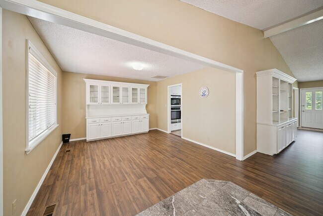 Building Photo - House for Rent 3 Bedrooms 2 Bath !!!!!