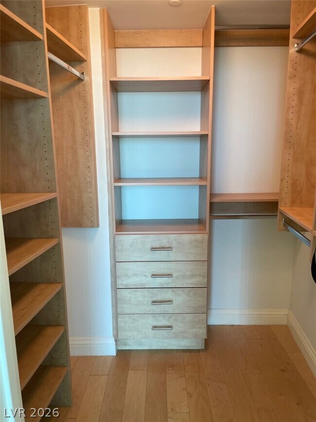 Building Photo - 322 Karen Ave