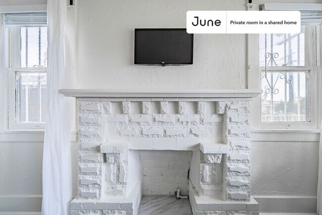 Building Photo - Room in Shared 4 bed/2 bath home