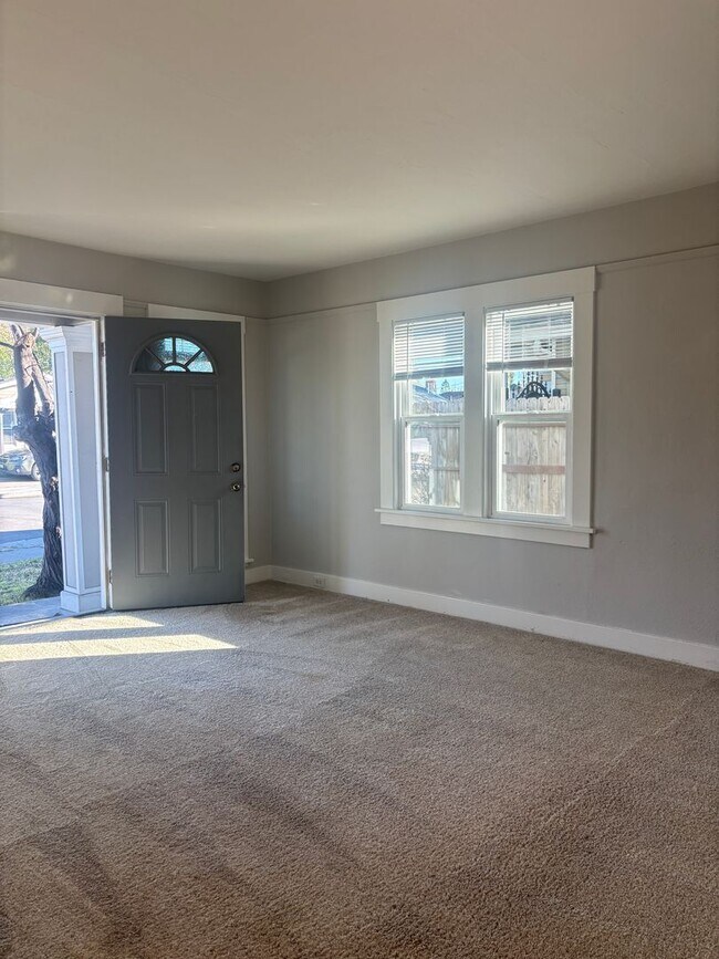 Building Photo - 54-2203