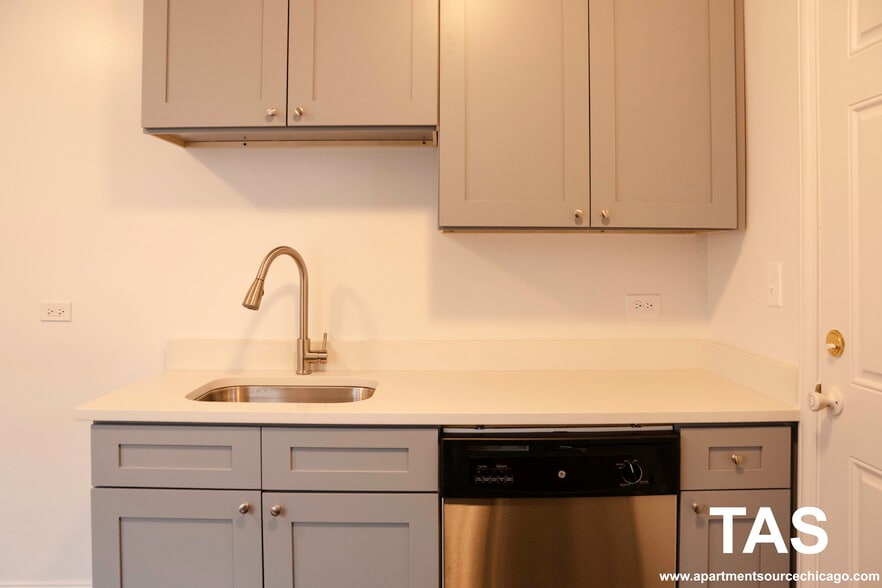 Building Photo - 2347 N Drake Ave